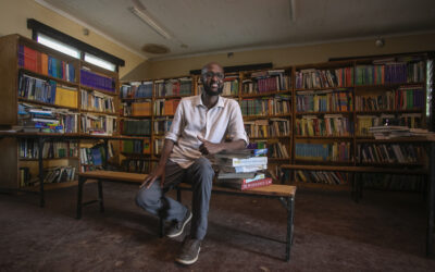 Journalist and former refugee wins UNHCR’s Nansen Award for championing refugee education in Kenya