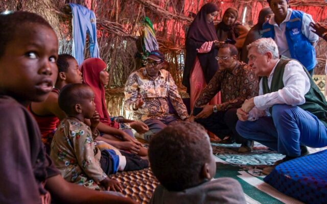 UN High Commissioner for Refugees Filippo Grandi visits a Somali family who recently arrived at a temporary site near Dagahaley refugee camp, Kenya. © UNHCR/Samuel Otieno